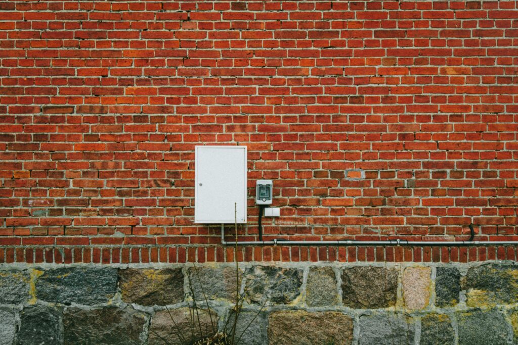 Cavity wall with electric meter